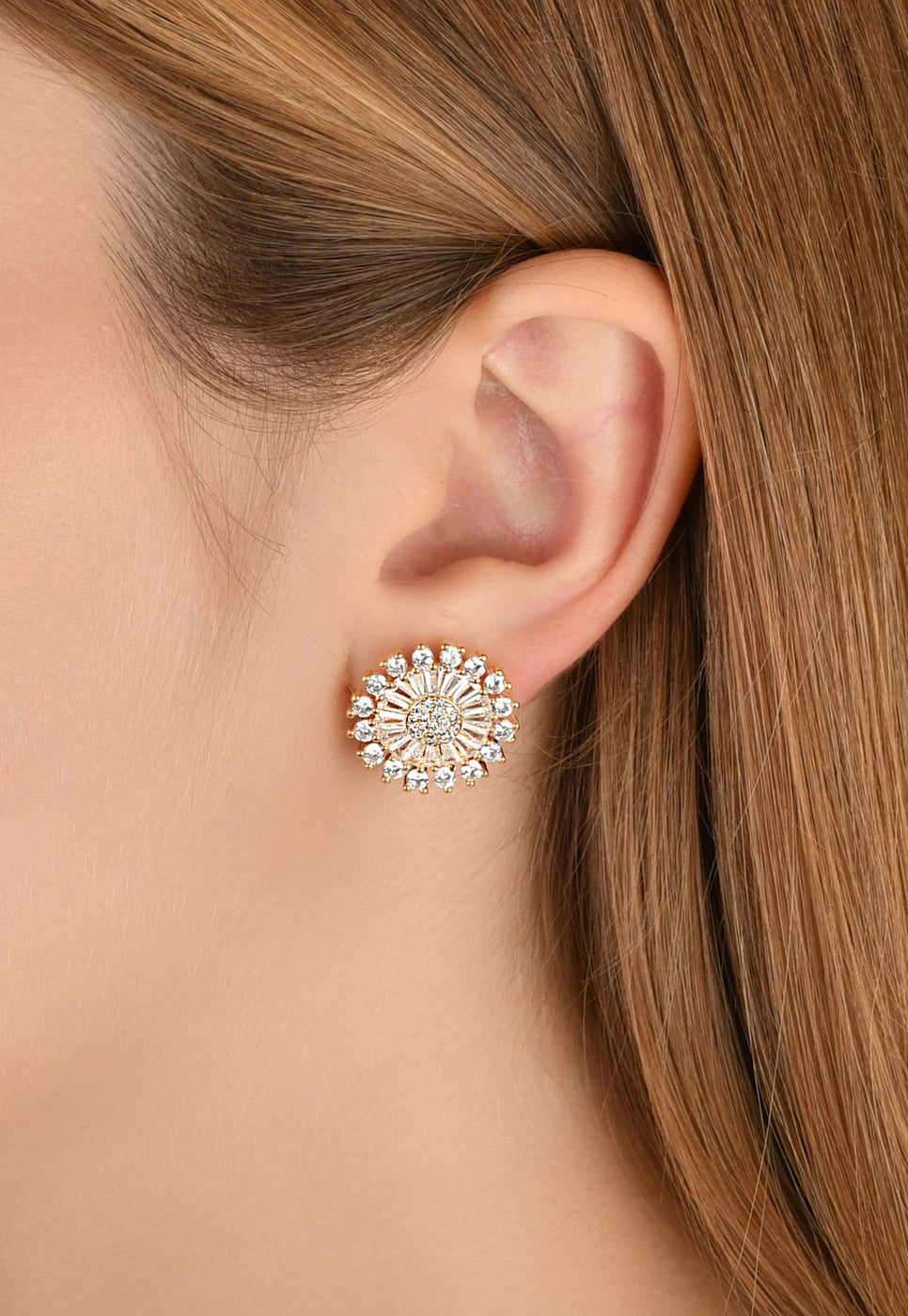 Brinco Redondo com Zircônia e Banho de Ouro 18k: brilho em camadas para todo look