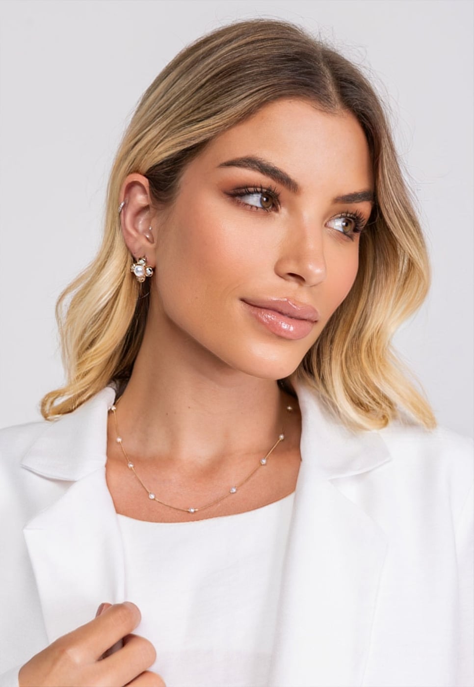 Brinco Semijoia Flor com Pérola e Zircônias 18k — outra vista